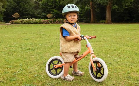 Waarom een fietshelm zo belangrijk is voor kinderen: Veiligheid en tips voor het kiezen van de juiste helm - BikeFlip