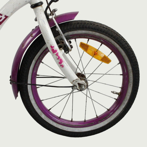 16.10 - BikeFlip, 16 inch fiets, witte en paarse fiets, terugtraprem en handrem, geen versnellingen, kabelslot, verlichting