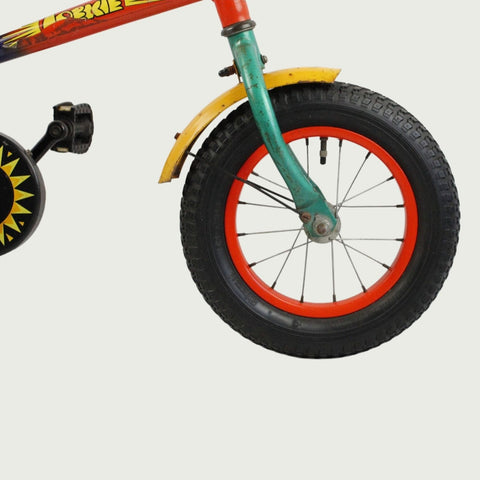 12.47 - BikeFlip, kinderfiets, 12 inch, rode fiets, terugtraprem, geen versnellingen, kabelslot, stevig, lichtgewicht