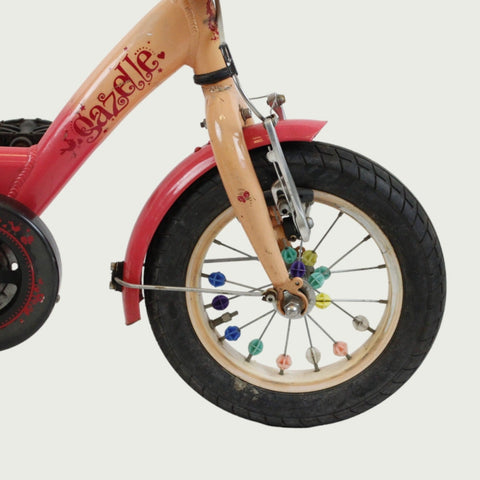 12 inch Gazelle kinderfiets, rood beige, terugtraprem, handrem, geen versnellingen, kabelslot, met mandje en spaakkralen