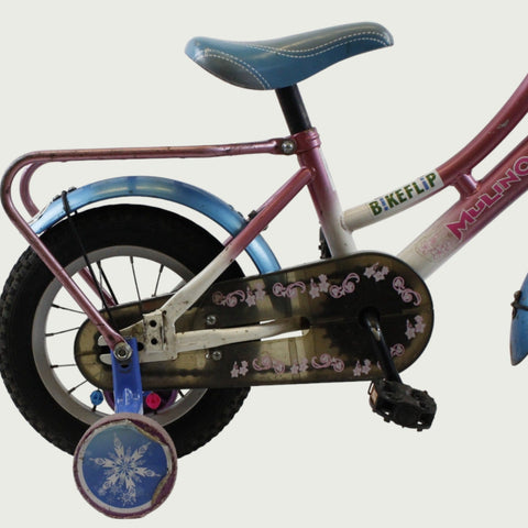 12.35 - BikeFlip, 12 inch, kinderfiets, roze, wit, blauw, spaakkralen, terugtraprem, handrem, geen versnellingen, kabelslot