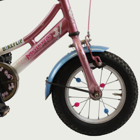 12.35 - BikeFlip, 12 inch, kinderfiets, roze, wit, blauw, spaakkralen, terugtraprem, handrem, geen versnellingen, kabelslot