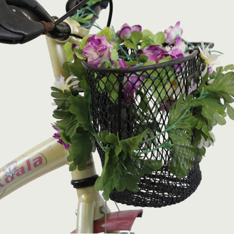 12.42 - BikeFlip, kinderfiets, 12 inch, gouden fiets, bloemenmandje, terugtraprem, handrem, geen versnellingen, kabelslot