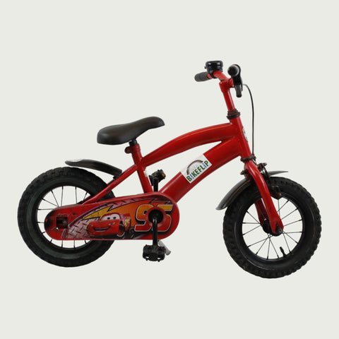 12.80 - BikeFlip, 12 inch kinderfiets, rode fiets, Cars thema, terugtraprem, handrem, kabelslot, stoer, avontuurlijk