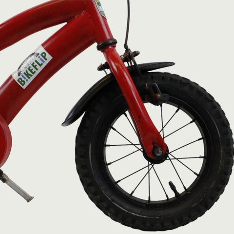 12.80 - BikeFlip, 12 inch kinderfiets, rode fiets, Cars thema, terugtraprem, handrem, kabelslot, stoer, avontuurlijk