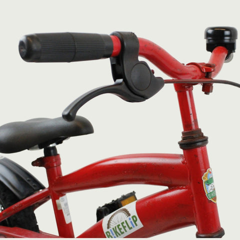 12.80 - BikeFlip, 12 inch kinderfiets, rode fiets, Cars thema, terugtraprem, handrem, kabelslot, stoer, avontuurlijk