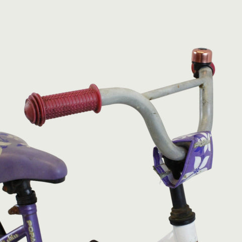 14.29 - BikeFlip, 14 inch fiets, paars wit fiets, terugtraprem, handrem, geen versnellingen, kabelslot, kinderfiets