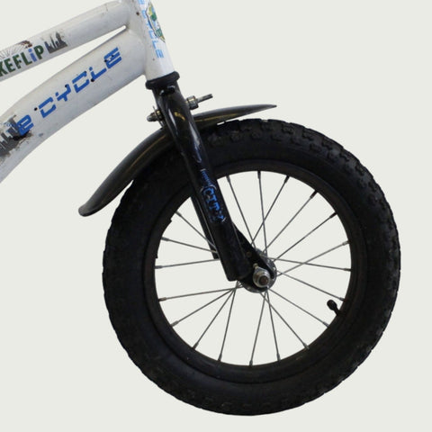 14.1 -BikeFlip, 14 inch kinderfiets, wit, stadsdesign, skyline, terugtraprem, kabelslot, stedelijke stijl, geen versnellingen