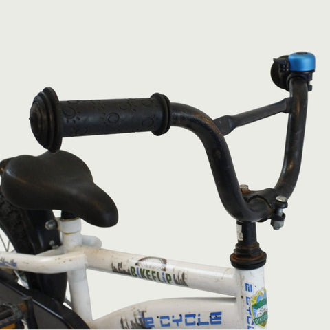 14.1 -BikeFlip, 14 inch kinderfiets, wit, stadsdesign, skyline, terugtraprem, kabelslot, stedelijke stijl, geen versnellingen