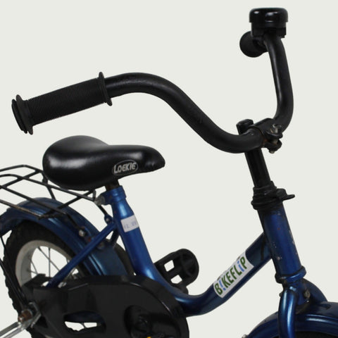 12.88 - BikeFlip, 12 inch kinderfiets, blauw, terugtraprem, handrem, geen versnellingen, kabelslot, zijwieltjes optioneel