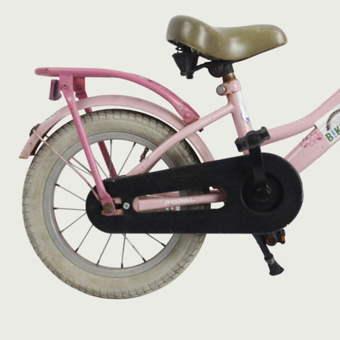 14.13 - BikeFlip, 14 inch kinderfiets, roze met rekje, terugtraprem, handrem, geen versnellingen, kabelslot, stoer