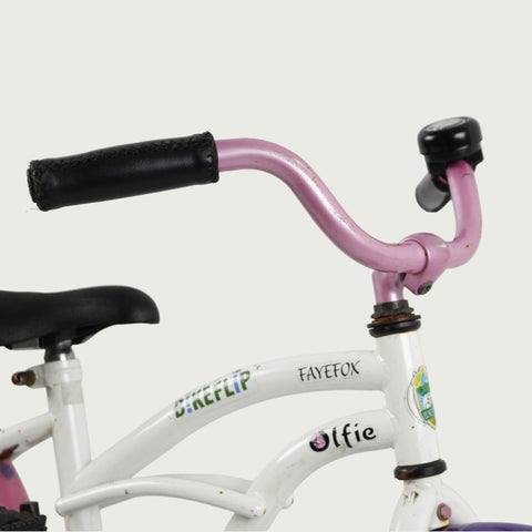 14.17 - BikeFlip, 14 inch kinderfiets, wit fiets, met spaakkralen, terugtraprem, geen versnellingen, kabelslot