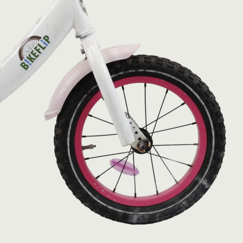 14.7 - BikeFlip, 14 inch fiets, vrolijke witte fiets, terugtraprem, geen versnellingen, kabelslot, verlichting
