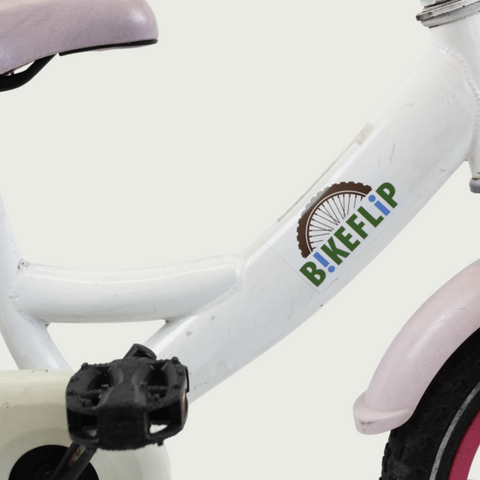 14.7 - BikeFlip, 14 inch fiets, vrolijke witte fiets, terugtraprem, geen versnellingen, kabelslot, verlichting