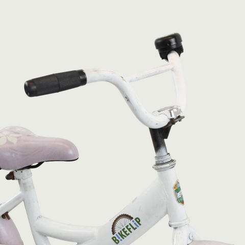 14.7 - BikeFlip, 14 inch fiets, vrolijke witte fiets, terugtraprem, geen versnellingen, kabelslot, verlichting