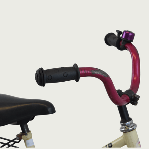 12.166 - BikeFlip, 12 inch kinderfiets, Loekie, spaakkralen, geel rood roze fiets, veelkleurig, terugtraprem, kabelslot