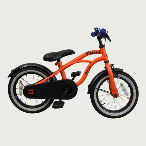 14.38 - BikeFlip, 14 inch fiets, oranje fiets, terugtraprem en handrem, geen versnellingen, kabelslot, verlichting
