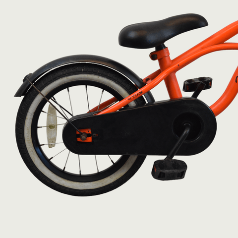 14.38 - BikeFlip, 14 inch fiets, oranje fiets, terugtraprem en handrem, geen versnellingen, kabelslot, verlichting