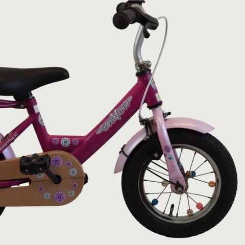 12.171 - BikeFlip, 12 inch roze fiets, kinderfiets, roze fiets, terugtraprem, geen versnellingen, kabelslot, bloemen thema