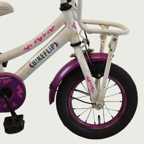 12.172 - BikeFlip, 12 inch, kinderfiets, witte fiets, terugtraprem, geen versnellingen, kabelslot, hart thema kinderfiets