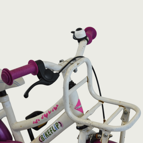 12.172 - BikeFlip, 12 inch, kinderfiets, witte fiets, terugtraprem, geen versnellingen, kabelslot, hart thema kinderfiets