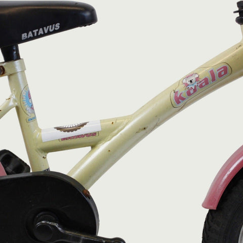 12.42 - BikeFlip, kinderfiets, 12 inch, gouden fiets, bloemenmandje, terugtraprem, handrem, geen versnellingen, kabelslot