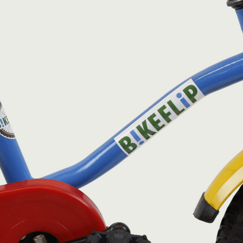 12.52 - BikeFlip, kinderfiets, 12 inch, blauw, rood, geel, hoog stuur, hoog zadel, terugtraprem, kabelslot, zijwieltjes