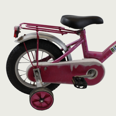 12.119, BikeFlip, 12 inch roze kinderfiets, terugtraprem, handrem, geen versnellingen, kabelslot, optionele zijwieltjes,fiets