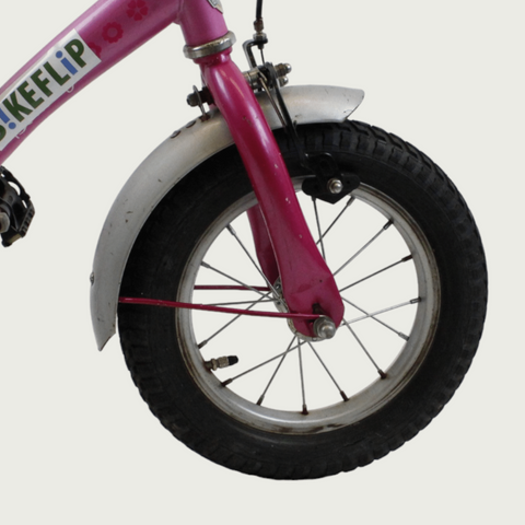 12.119, BikeFlip, 12 inch roze kinderfiets, terugtraprem, handrem, geen versnellingen, kabelslot, optionele zijwieltjes,fiets