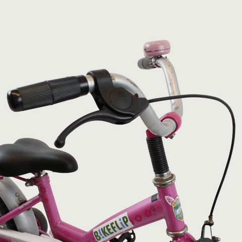 12.119, BikeFlip, 12 inch roze kinderfiets, terugtraprem, handrem, geen versnellingen, kabelslot, optionele zijwieltjes,fiets