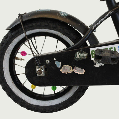 12.38 - BikeFlip, 12 inch, zwarte fiets, spaakkralen, terugtraprem, handrem, geen versnellingen, kabelslot, zijwieltjes