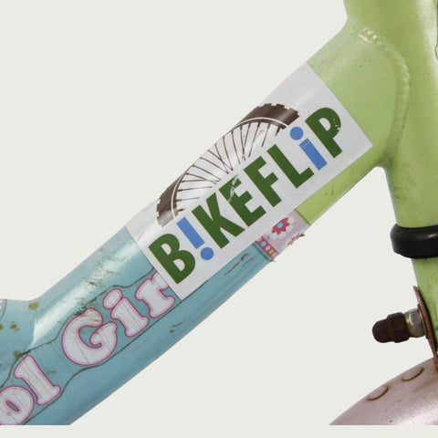 12.79 - BikeFlip, 12 inch kinderfiets, lichtgroen en blauw fiets, terugtraprem, handrem, kabelslot, stoer, creatief design