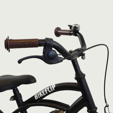 12.154 - BikeFlip, 12 inch kinderfiets, zwarte fiets, elegante fiets, terugtraprem, handrem, kabelslot, zijwieltjes