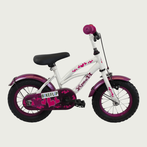 12.133 - BikeFlip, 12 inch kinderfiets, witte kinderfiets, paarse kinderfiets, hartjes fiets, handremmen, zijwieltjes