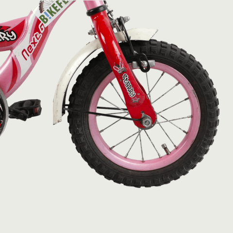 12.68 - BikeFlip, 12 inch kinderfiets, roze en rood, sterren design, achterrekje, terugtraprem, handrem, kabelslot, stoer