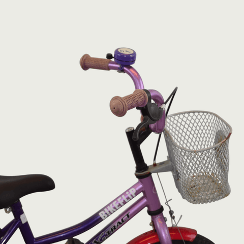 12.164 - BikeFlip, 12 inch kinderfiets, veelkleurig, paars, terugtraprem, handrem, kabelslot, zijwieltjes, mandje