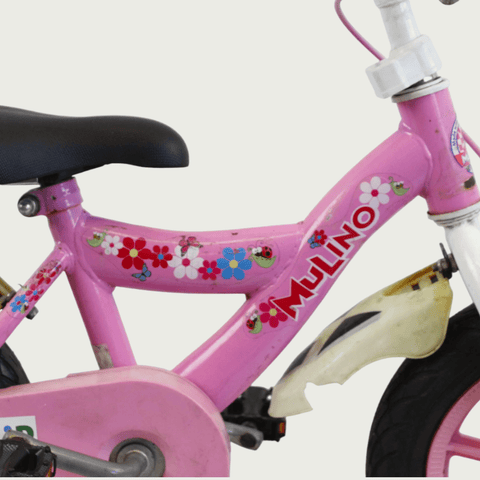 12.152 - BikeFlip, 12 inch kinderfiets, roze fiets, bloemenstickers, avontuurlijke fiets, terugtraprem, handrem, kabelslot
