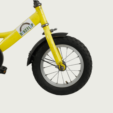 12.71 - BikeFlip, 12 inch kinderfiets, geel, terugtraprem, handrem, kabelslot, vrolijk, stoer