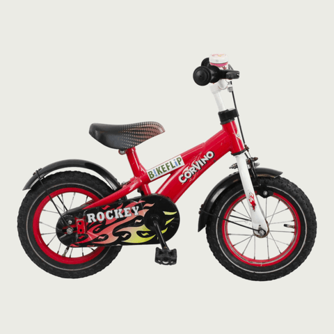 12.135 - BikeFlip, 12 inch kinderfiets, rode kinderfiets, racemonster fiets, vlammetjes fiets, zijwieltjes, terugtraprem