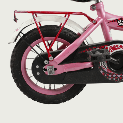 12.68 - BikeFlip, 12 inch kinderfiets, roze en rood, sterren design, achterrekje, terugtraprem, handrem, kabelslot, stoer