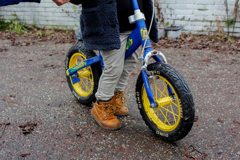 Hoe weet je wanneer de fiets van je kind te klein is? - BikeFlip