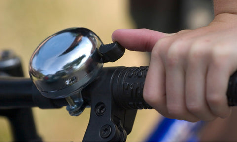 Kinderfietsbel monteren of rechtzetten in 4 stappen - BikeFlip