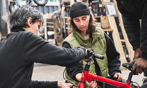 Zadel en stuur afstellen bij een kinderfiets, zodat je kind veilig én comfortabel fietst! - BikeFlip