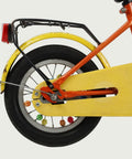 12.12, BikeFlip, 12 inch oranje gele kinderfiets, terugtraprem, handrem, geen versnellingen, kabelslot, gebruikt mandje