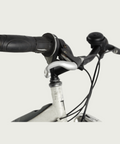 26.13 - BikeFlip, 26 inch sportfiets, derailleur, handremmen, kabelslot, vaste verlichting, wit fiets