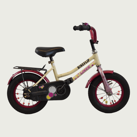 12.166 - BikeFlip, 12 inch kinderfiets, Loekie, spaakkralen, geel rood roze fiets, veelkleurig, terugtraprem, kabelslot