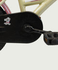 12.42 - BikeFlip, kinderfiets, 12 inch, gouden fiets, bloemenmandje, terugtraprem, handrem, geen versnellingen, kabelslot