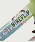12.79 - BikeFlip, 12 inch kinderfiets, lichtgroen en blauw fiets, terugtraprem, handrem, kabelslot, stoer, creatief design