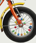 12.12, BikeFlip, 12 inch oranje gele kinderfiets, terugtraprem, handrem, geen versnellingen, kabelslot, gebruikt mandje