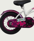 12.133 - BikeFlip, 12 inch kinderfiets, witte kinderfiets, paarse kinderfiets, hartjes fiets, handremmen, zijwieltjes